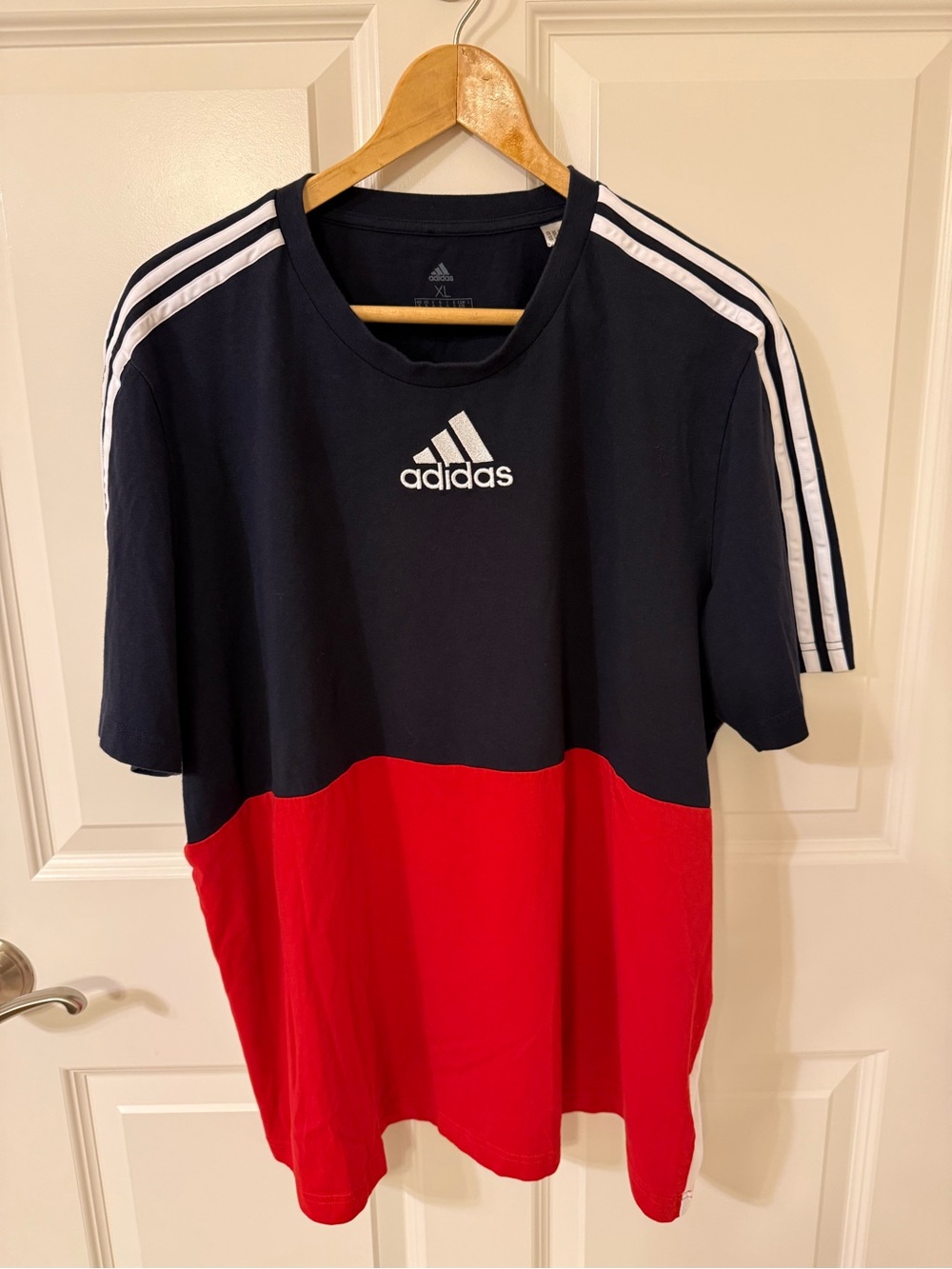 Men’s Adidas XL Red, White and Blue Short Sleeve Shirt EUC Logo Athletic Soft